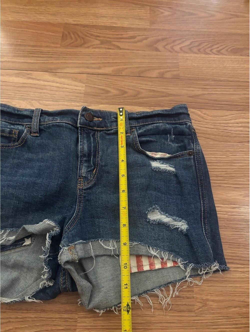 Old Navy Boyfriend Mid-Rise Jean Shorts Size 2 - Picture 2 of 6